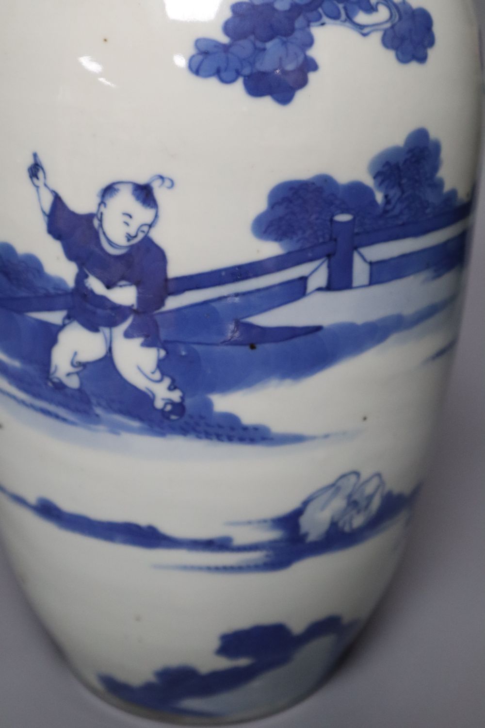 A 19th century Chinese blue and white vase with associated cover, height 13cm